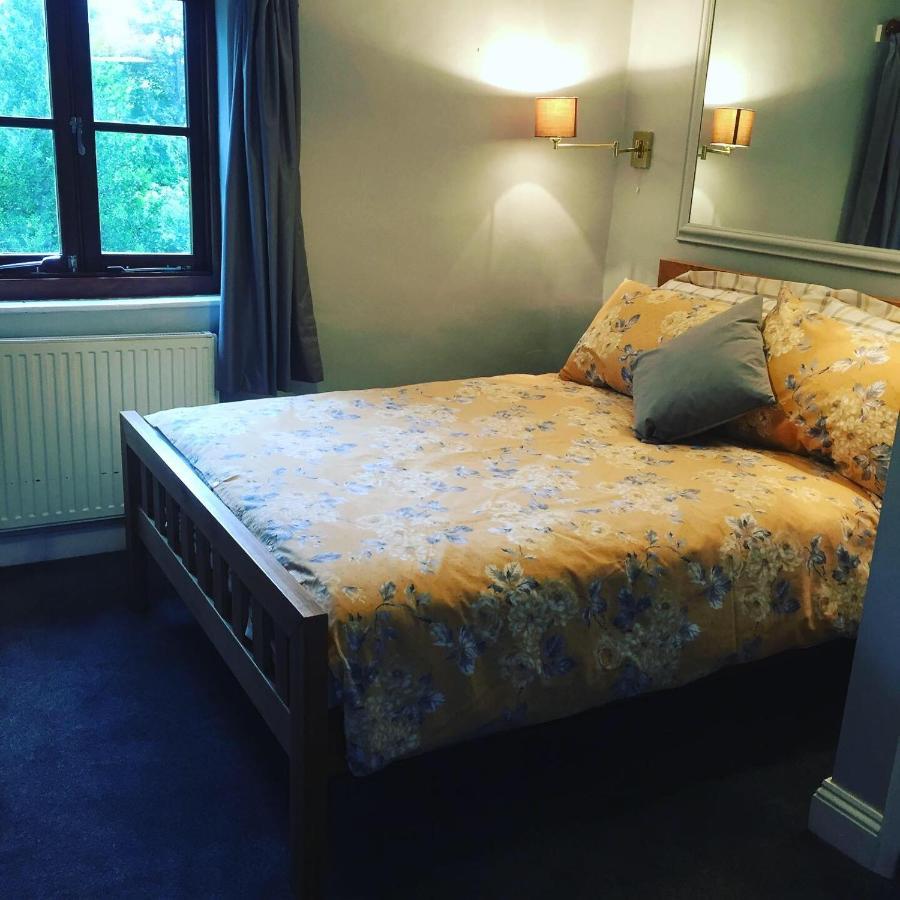 Cricketers Cottage B&B ウェスト・マリング エクステリア 写真