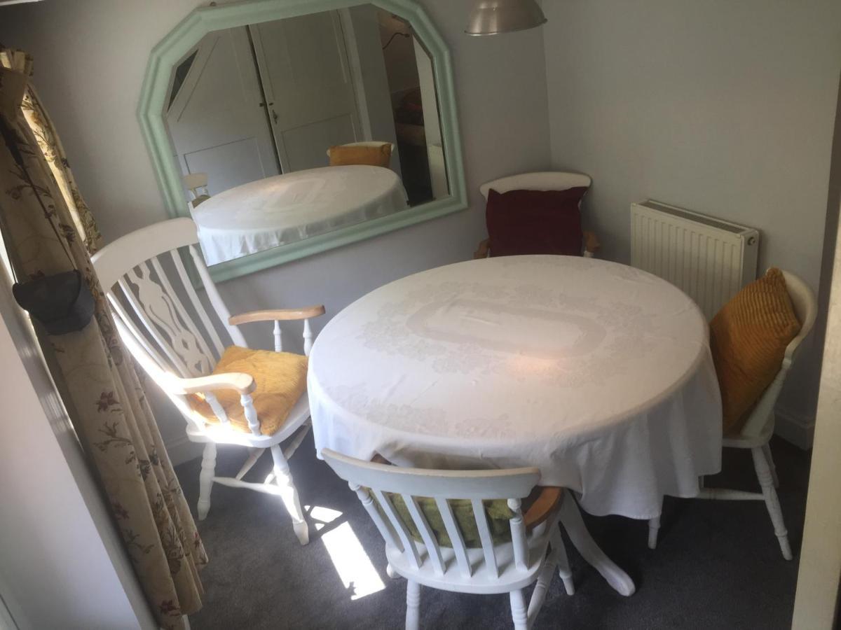 Cricketers Cottage B&B ウェスト・マリング エクステリア 写真