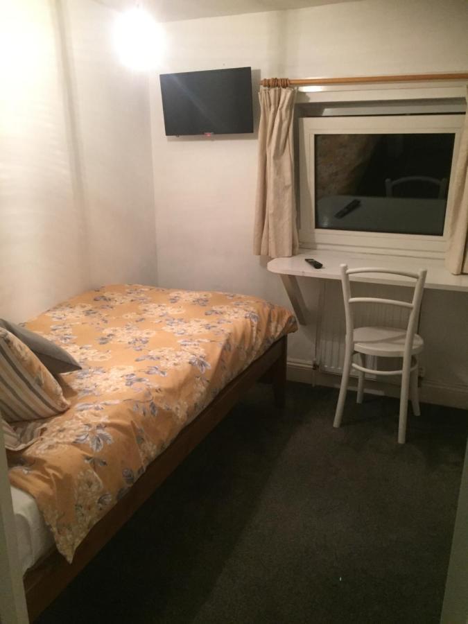 Cricketers Cottage B&B ウェスト・マリング エクステリア 写真