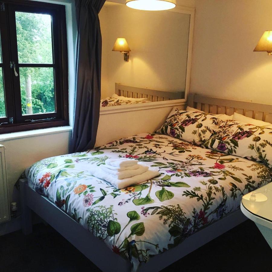 Cricketers Cottage B&B ウェスト・マリング エクステリア 写真