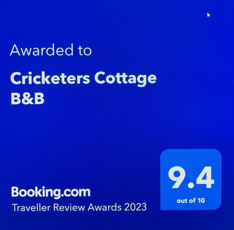 Cricketers Cottage B&B ウェスト・マリング エクステリア 写真